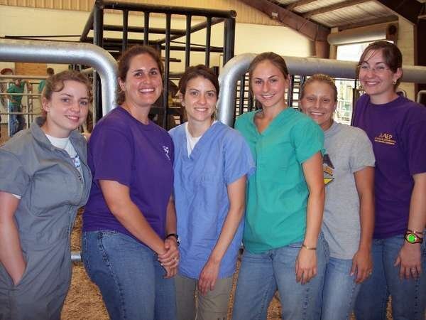 Jenny Sones with classmates who volunteered after Hurricane Katrina